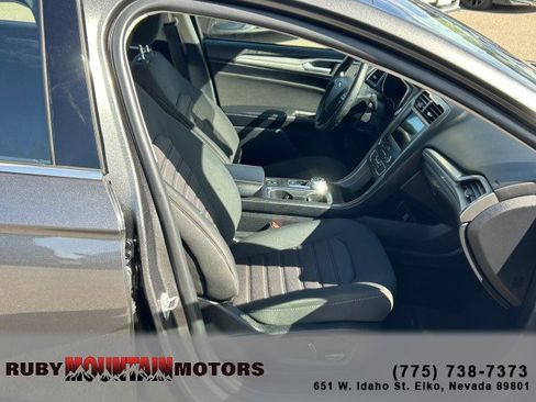 Used 2019 Ford Fusion SE image 27