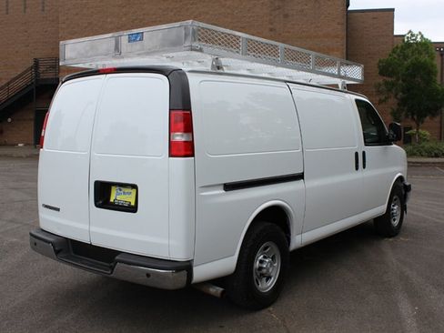 Used 2017 Chevrolet Express 3500 RWD image 4