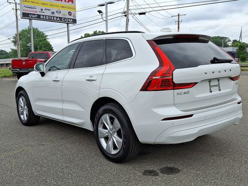 Used 2022 Volvo XC60 B5 Momentum image 4