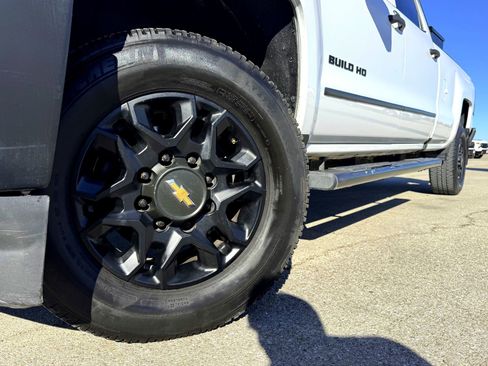 Used 2017 Chevrolet Silverado 2500 W/T w/ WT Convenience Package image 2