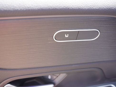 Used 2022 Mercedes-Benz GLB 250 4MATIC image 23