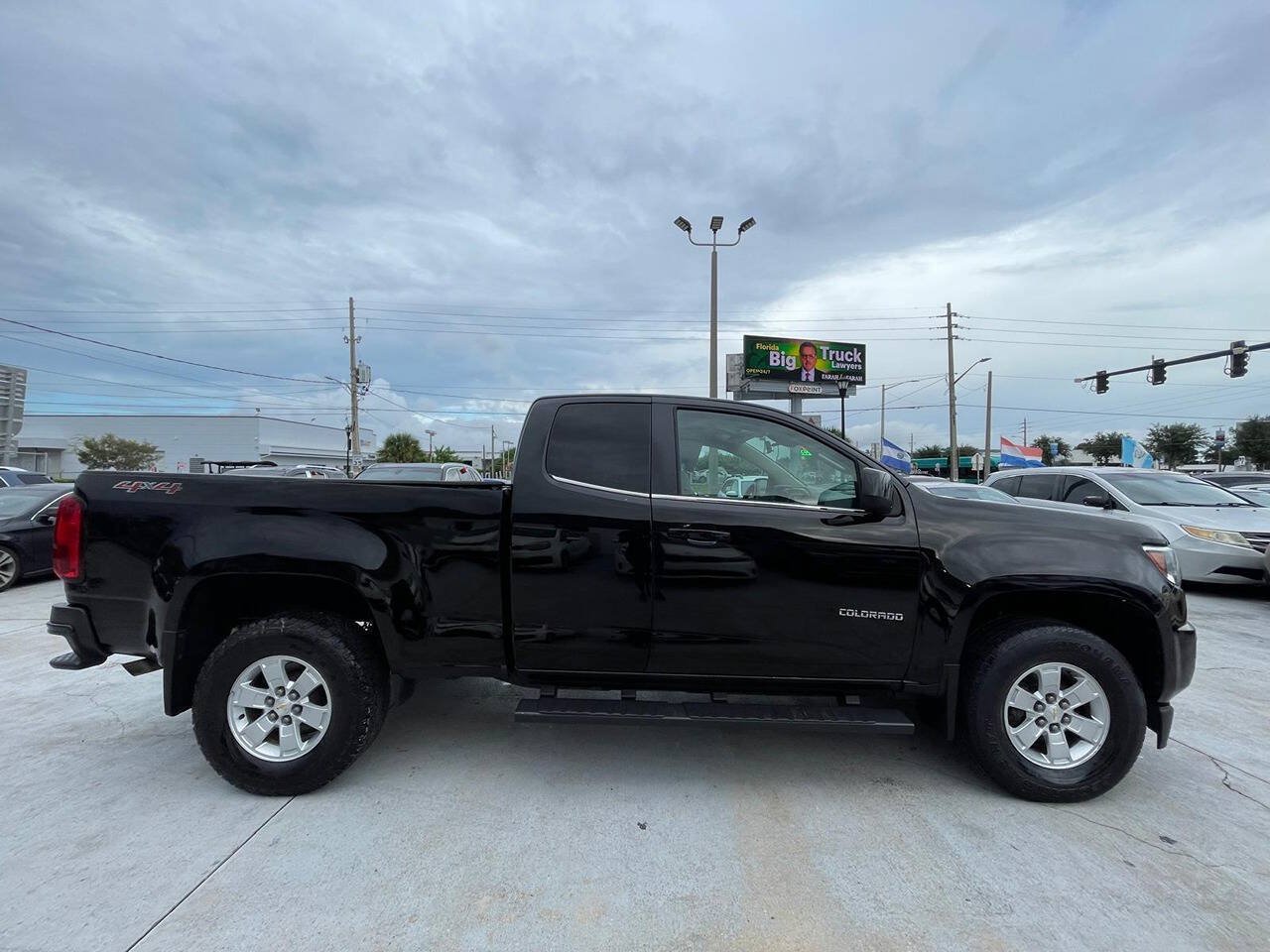 Used 2020 Chevrolet Colorado W/T w/ WT Convenience Package AWD/4WD image 2