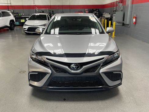 Used 2023 Toyota Camry SE FWD image 3