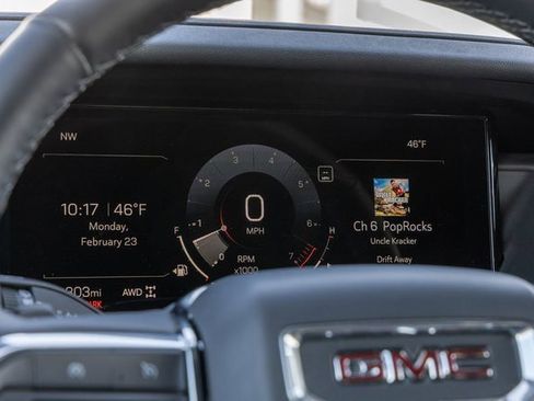 Used 2025 GMC Acadia Elevation image 18