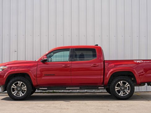 Used 2019 Toyota Tacoma TRD Sport w/ Technology Package image 8
