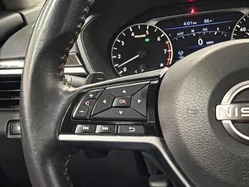 Used 2024 Nissan Altima 2.5 SR w/ SR Premium Package FWD image 17