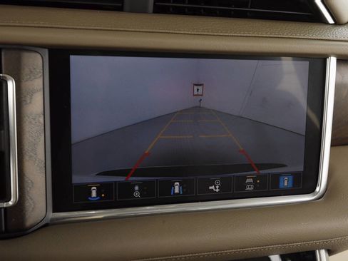 Used 2021 GMC Yukon Denali w/ Denali Premium Package image 30