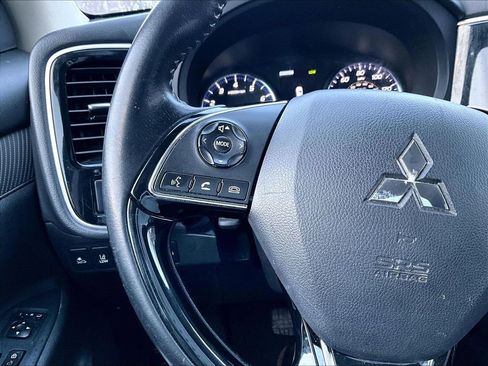 Used 2020 Mitsubishi Outlander SE image 16