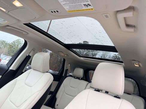 Used 2022 Ford Edge Titanium image 21