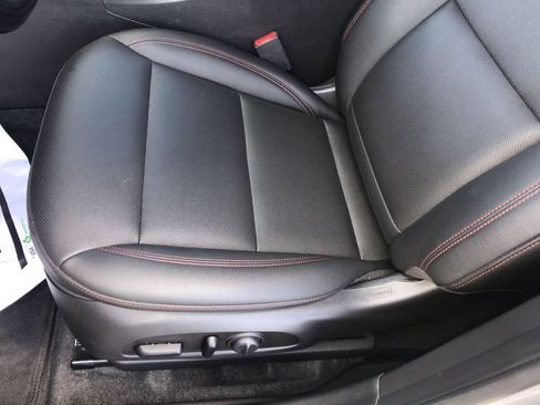 Used 2025 Chevrolet Trax RS w/ Sunroof Package image 12