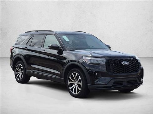 Used 2025 Ford Explorer ST-Line AWD/4WD image 3