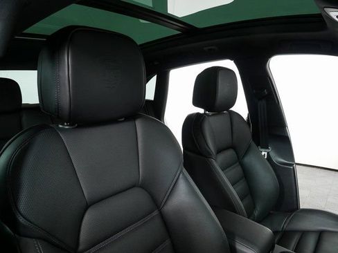 New 2026 Porsche Macan image 25