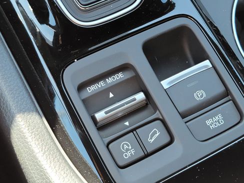 Used 2025 Honda Pilot Sport image 6