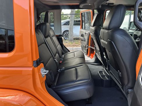Used 2025 Jeep Wrangler Unlimited Sahara AWD/4WD image 18