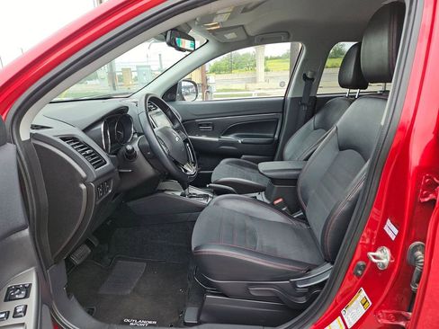 Used 2025 Mitsubishi Outlander Sport SE AWD/4WD image 11