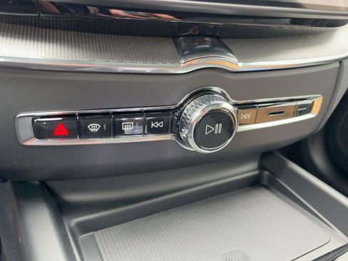 New 2026 Volvo XC60 B5 Ultra w/ Protection Package Premier image 17