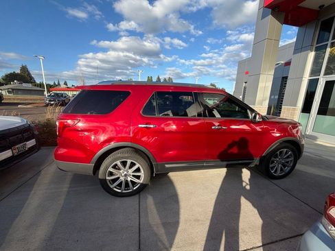 Used 2017 Ford Explorer Limited w/ Equipment Group 303A AWD/4WD image 3