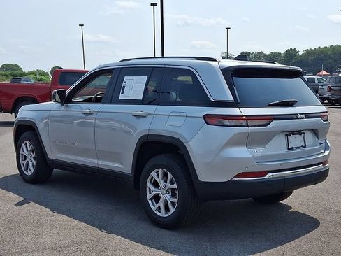 Used 2022 Jeep Grand Cherokee Limited AWD/4WD image 7