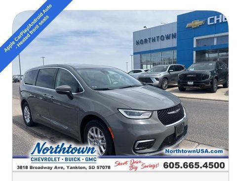 Used 2023 Chrysler Pacifica Touring-L image 5