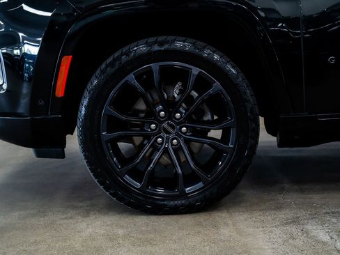 Used 2022 Jeep Grand Wagoneer Series II AWD/4WD image 7