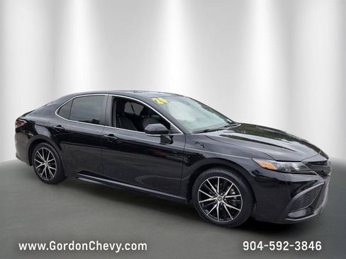 Used 2024 Toyota Camry SE FWD image 8