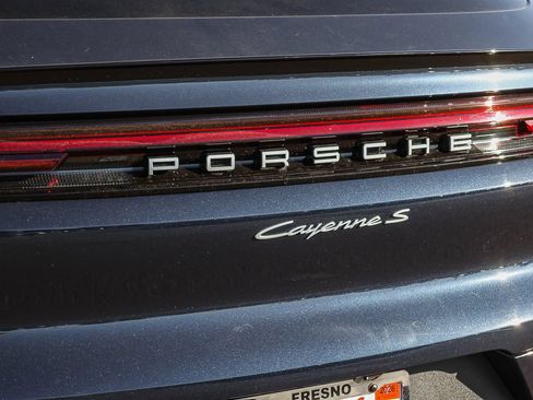 Used 2024 Porsche Cayenne S AWD/4WD image 12