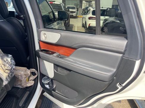 Used 2024 Lincoln Navigator Reserve image 13
