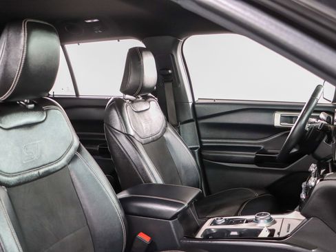 Used 2022 Ford Explorer ST w/ ST Street Pack image 27