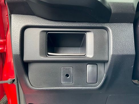 Used 2016 Toyota Tacoma SR5 image 35