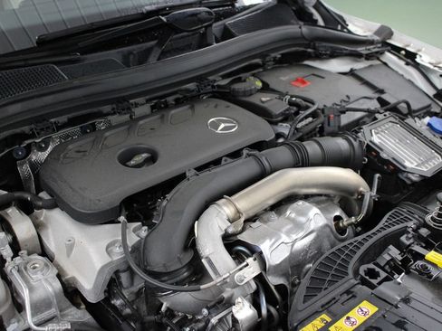 Used 2025 Mercedes-Benz GLA 250 4MATIC image 41