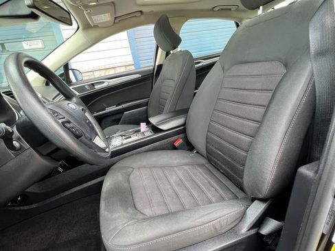 Used 2019 Ford Fusion SE image 16