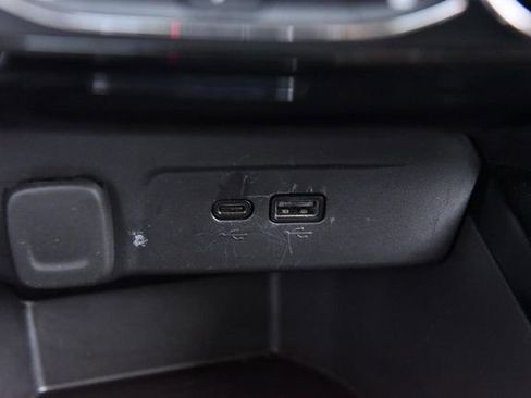 Used 2025 Chevrolet Trax LT w/ LT Convenience Package image 14