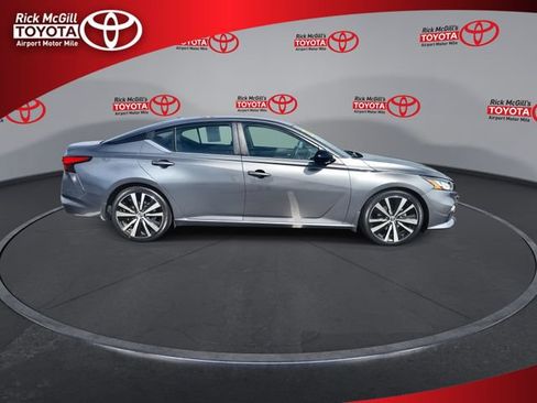 Used 2022 Nissan Altima 2.5 SR FWD image 9