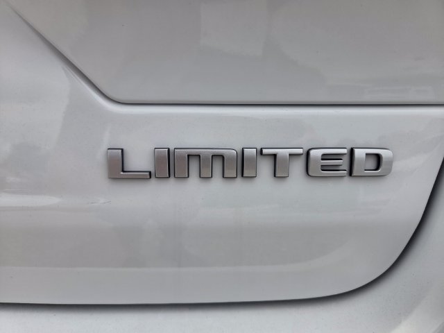 New 2026 Jeep Grand Cherokee Limited w/ Luxury Tech Group II RWD image 15
