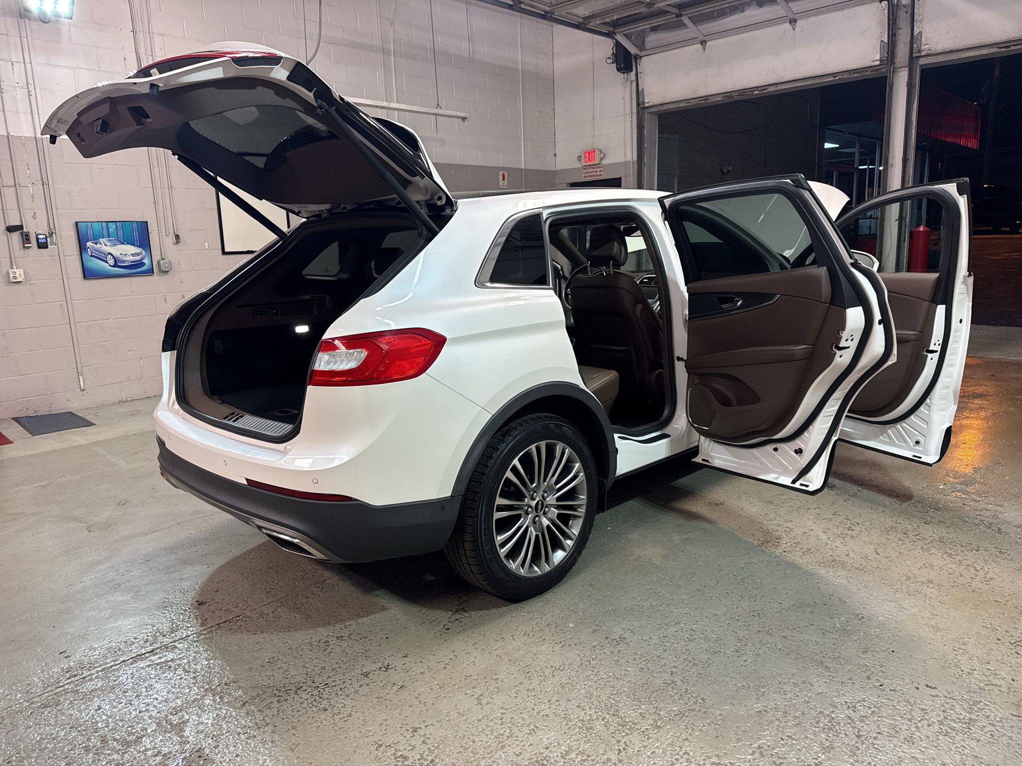 Used 2017 Lincoln MKX Reserve w/ Lincoln MKX Climate Package AWD/4WD image 14