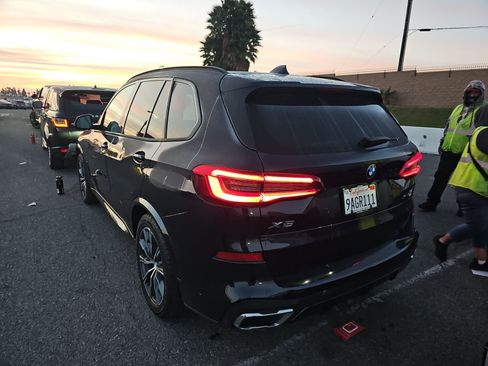 Used 2019 BMW X5 xDrive50i w/ M Sport Package image 3