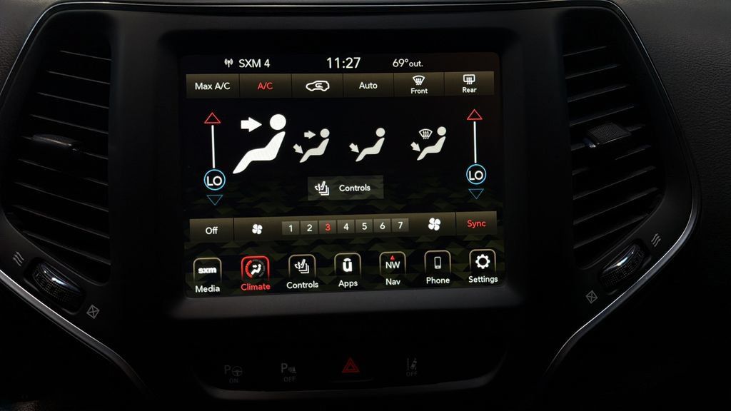 Used 2023 Jeep Cherokee Altitude Lux AWD/4WD image 32