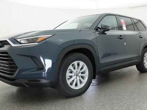 New 2026 Toyota Grand Highlander XLE FWD image 5