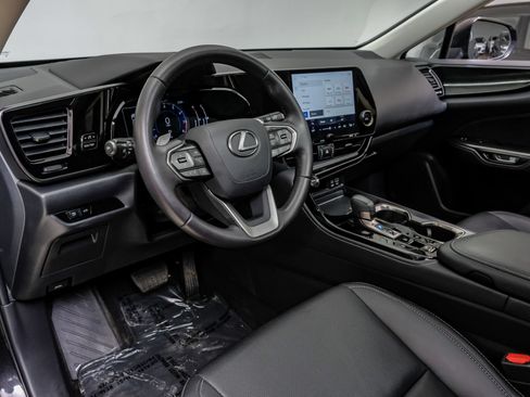 Used 2024 Lexus NX 250 FWD image 3