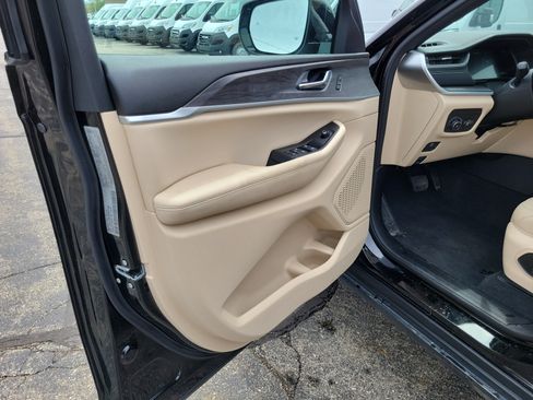Used 2025 Jeep Grand Cherokee Limited AWD/4WD image 5