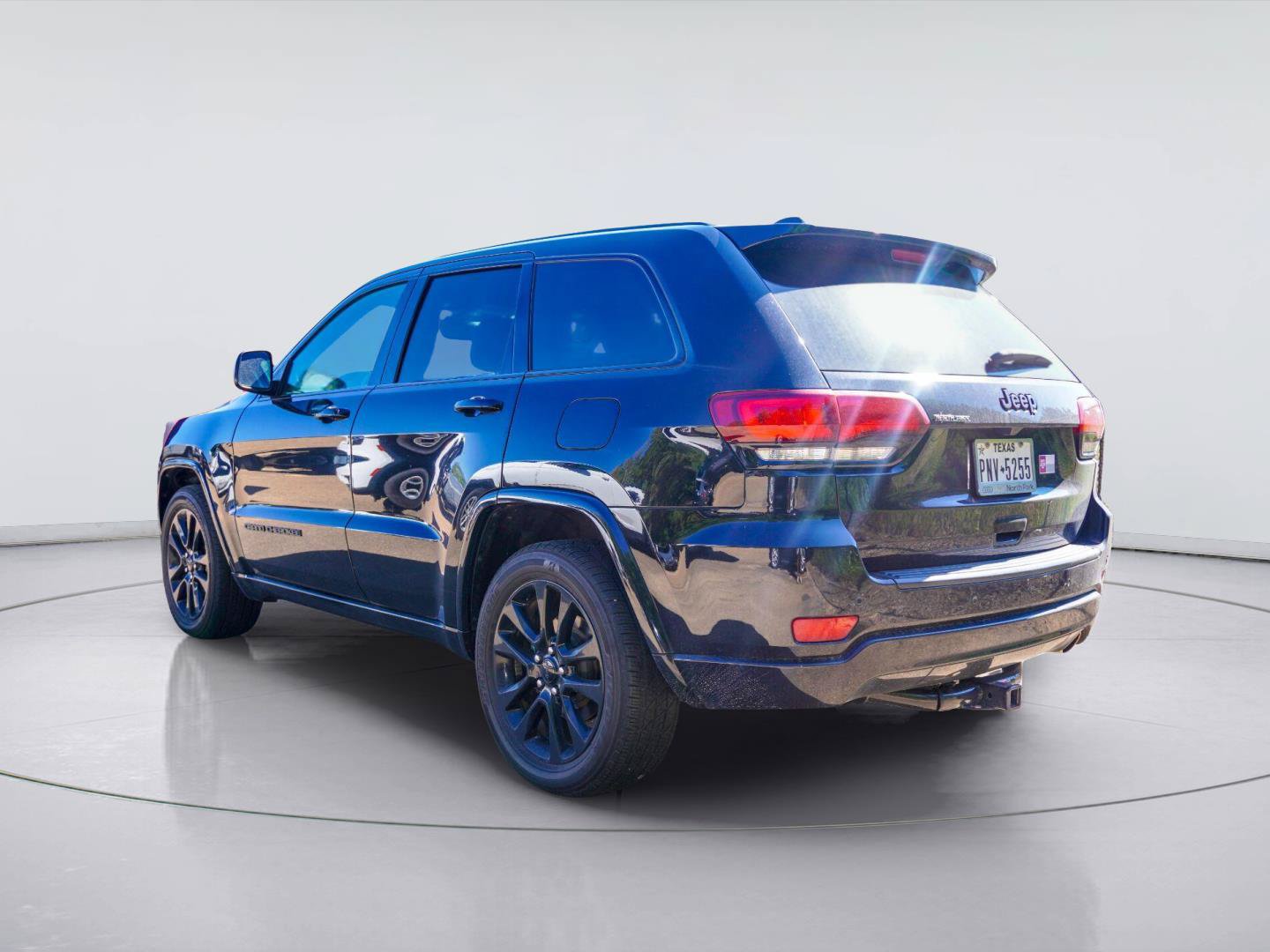 Used 2020 Jeep Grand Cherokee Altitude RWD image 5
