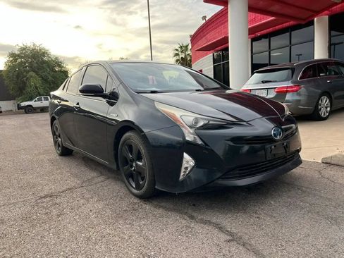 Used 2016 Toyota Prius Three Touring FWD image 4
