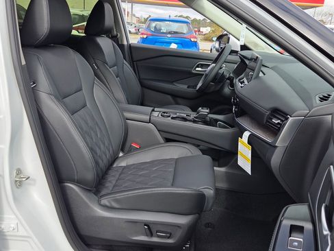 New 2026 Nissan Rogue Platinum image 13