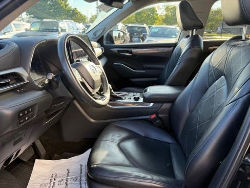 Used 2023 Toyota Highlander Platinum image 18