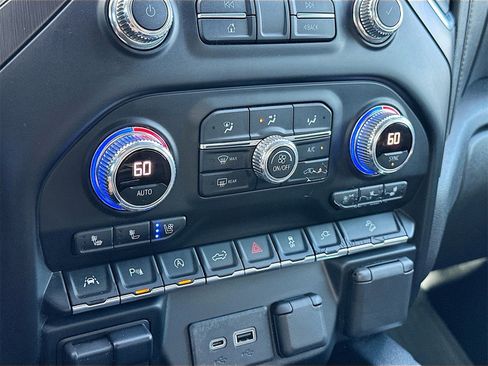 Used 2020 GMC Sierra 1500 AT4 w/ AT4 Premium Package image 16