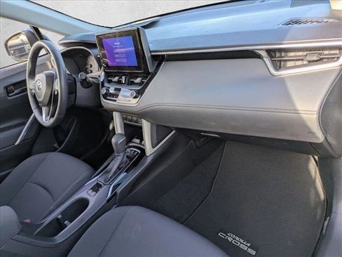 Certified 2024 Toyota Corolla Cross LE image 21