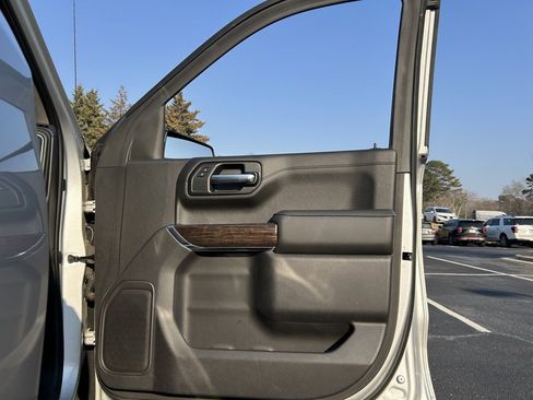 Used 2020 GMC Sierra 1500 SLE w/ SLE Value Package image 51