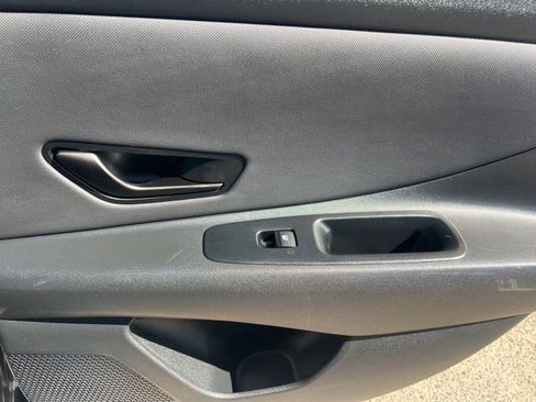 Used 2025 Hyundai Elantra Limited FWD image 34