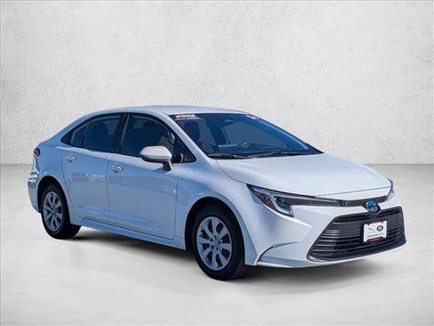 Used 2024 Toyota Corolla LE image 3