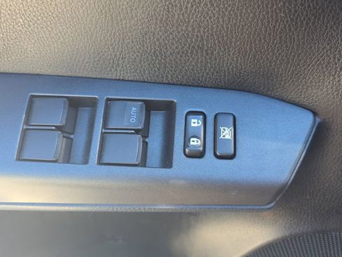 Used 2018 Toyota RAV4 LE image 21